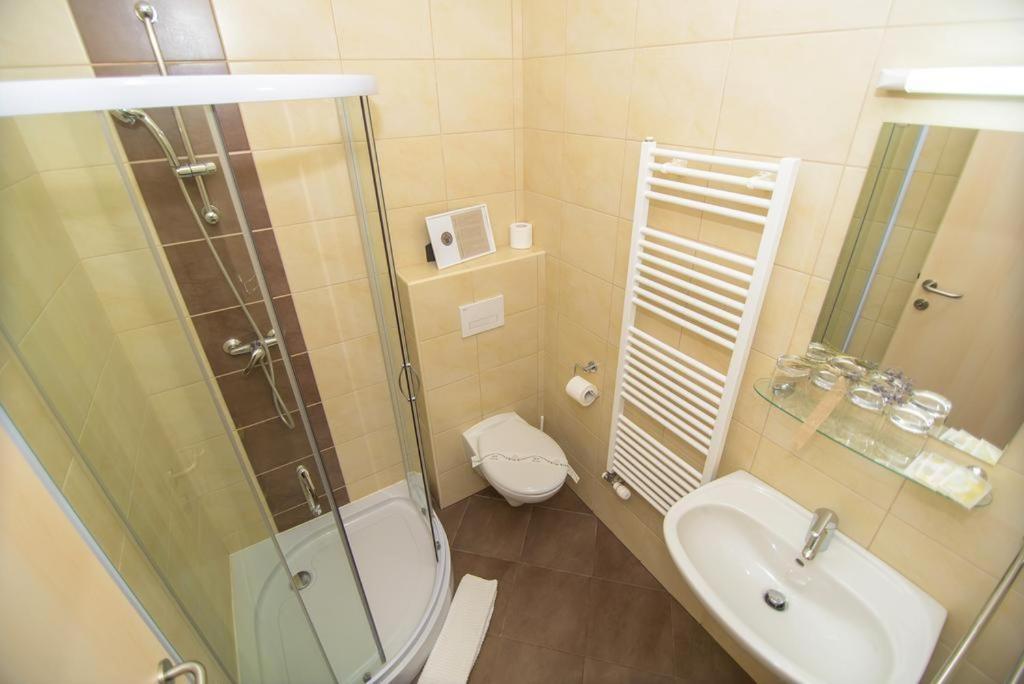 Hotel Oskar Hrib-Loski Potok ภายนอก รูปภาพ