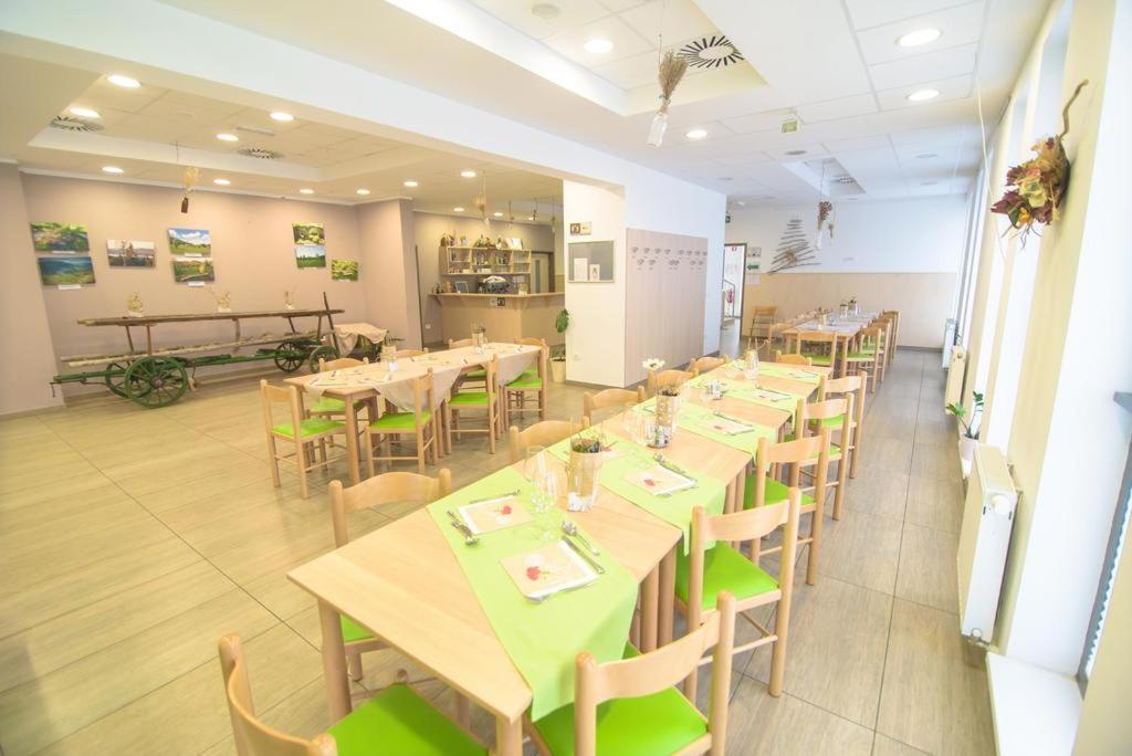 Hotel Oskar Hrib-Loski Potok ภายนอก รูปภาพ